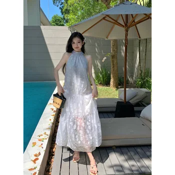 Темпераментное bijelu haljinu-kombinacija s kratkim vratom i duge suknje za odmor, fotografije za putovanja, haljina šumske vile